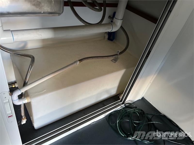 The Fud 16 ft T/A Food Concession Trailer Druge prikolice