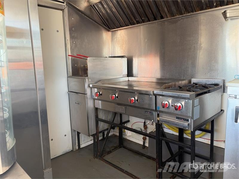 The Fud Trailer 14 ft T/A Food Concession Trailer Прочие прицепы