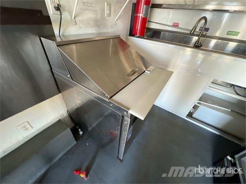  The Fud Trailer 15 ft 0 in T/A Food Concession Tra 其他拖车