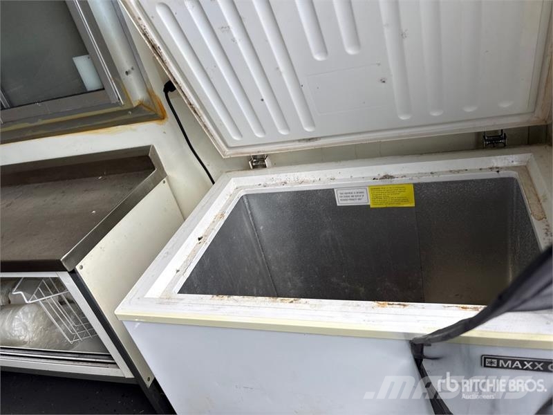 The Fud Trailer 16 ft T/A Food Concession Trailer مقطورات أخرى