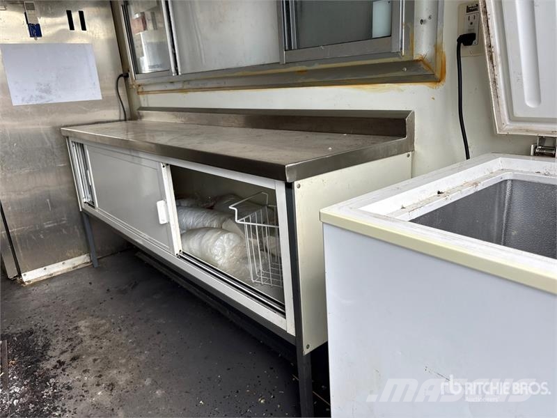  The Fud Trailer 16 ft T/A Food Concession Trailer مقطورات أخرى