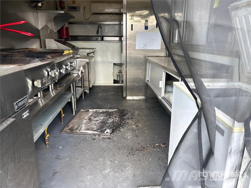  The Fud Trailer 16 ft T/A Food Concession Trailer مقطورات أخرى