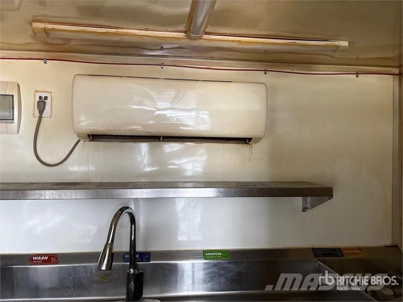  The Fud Trailer 16 ft T/A Food Concession Trailer مقطورات أخرى
