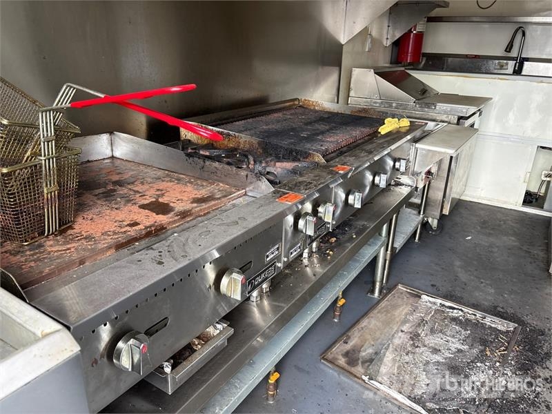  The Fud Trailer 16 ft T/A Food Concession Trailer مقطورات أخرى