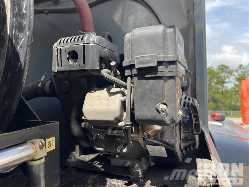  Thundercreek FST990-G3 T/A Fuel Trailer Autocisternas