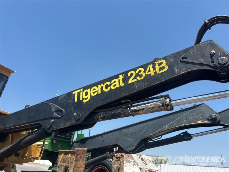 Tiger Cat 234B Trailer Mounted Heel Boom Log Loader Nivelpuomikuormaajat