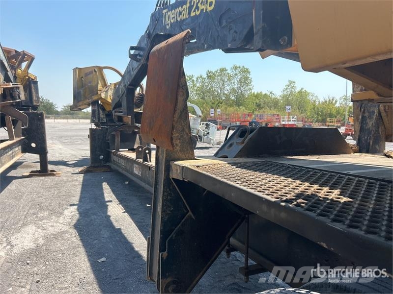 Tiger Cat 234B Trailer Mounted Heel Boom Log Loader Nivelpuomikuormaajat