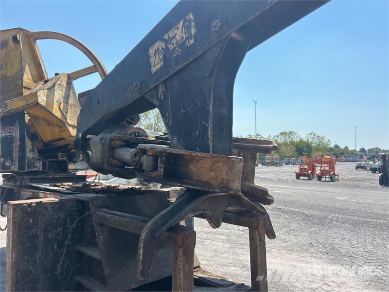 Tiger Cat 234B Trailer Mounted Heel Boom Log Loader Nivelpuomikuormaajat