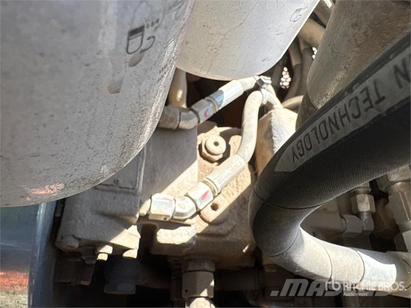 Tiger Claw TC300T Mini Compact Track Loader Krautuvai su šoniniu pasukimu