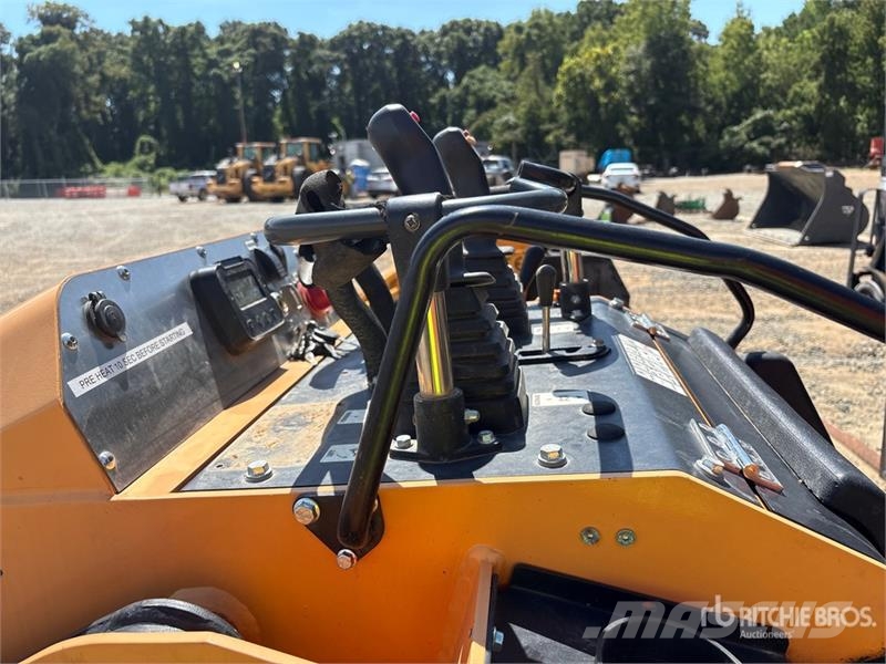 Tiger Claw TC300T Mini Compact Track Loader Krautuvai su šoniniu pasukimu