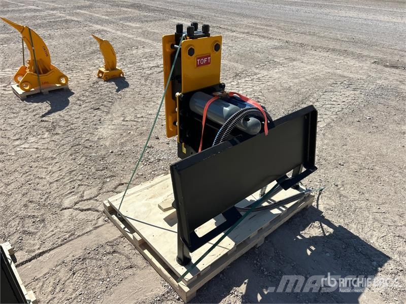  TOFT 680P Skid Steer Post Driver (Unused) Equipos de vallado