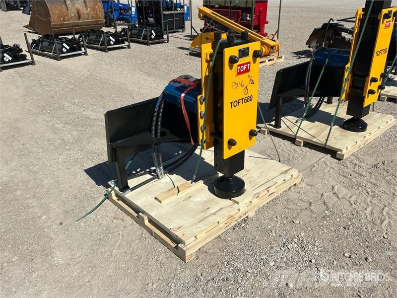  TOFT 680P Skid Steer Post Driver (Unused) Equipos de vallado