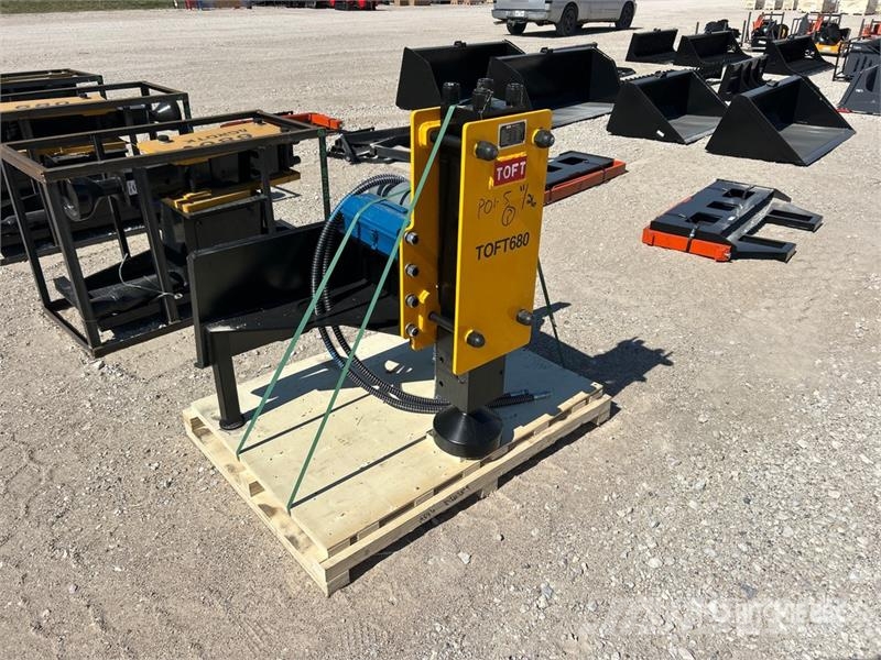 TOFT 680P Skid Steer Post Driver (Unused) Equipos de vallado