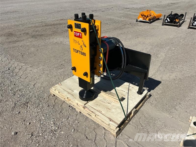  TOFT 680P Skid Steer Post Driver (Unused) Equipos de vallado