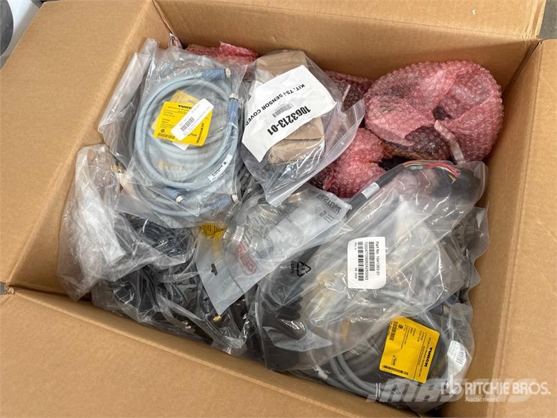 Topcon 3DMCX-MAX DUAL 2 boxes Grade Control System 其他組件
