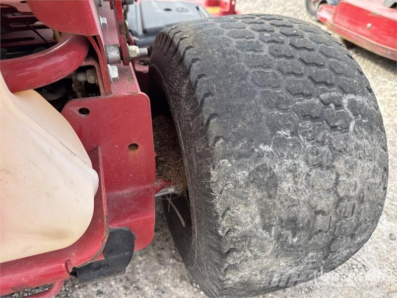 Toro Grandstand 4x2 Stand-On Lawn Mower ركوب الحشائش