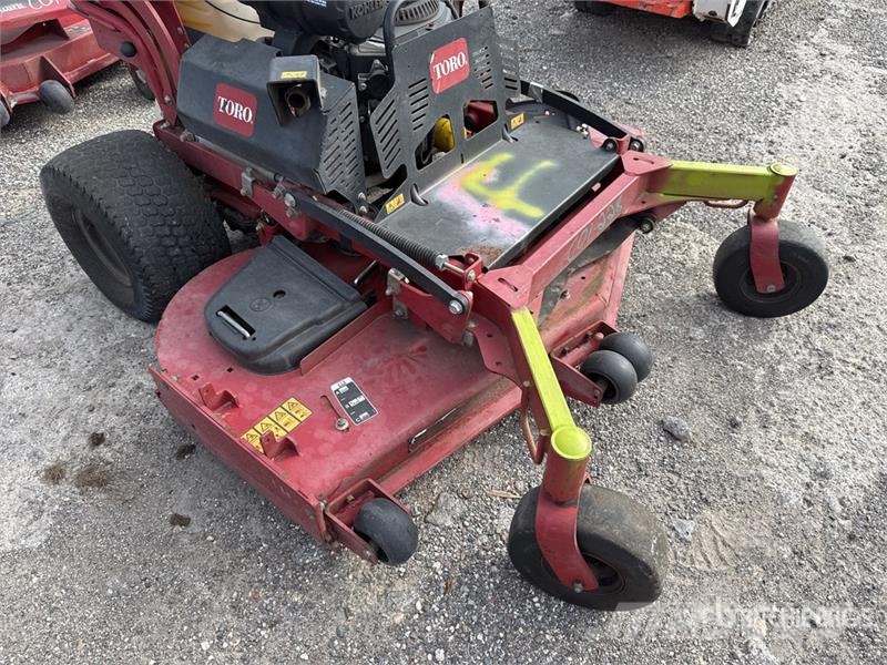 Toro Grandstand 4x2 Stand-On Lawn Mower ركوب الحشائش
