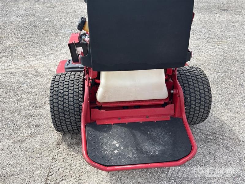 Toro Grandstand Ride-On 52 in Lawn Mower Самоходные газонокосилки