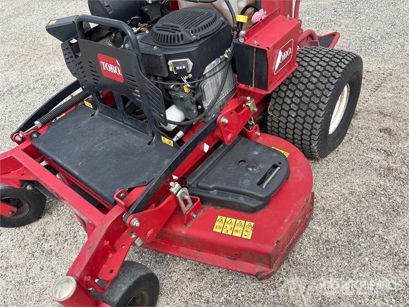 Toro Grandstand Ride-On 52 in Lawn Mower Самоходные газонокосилки