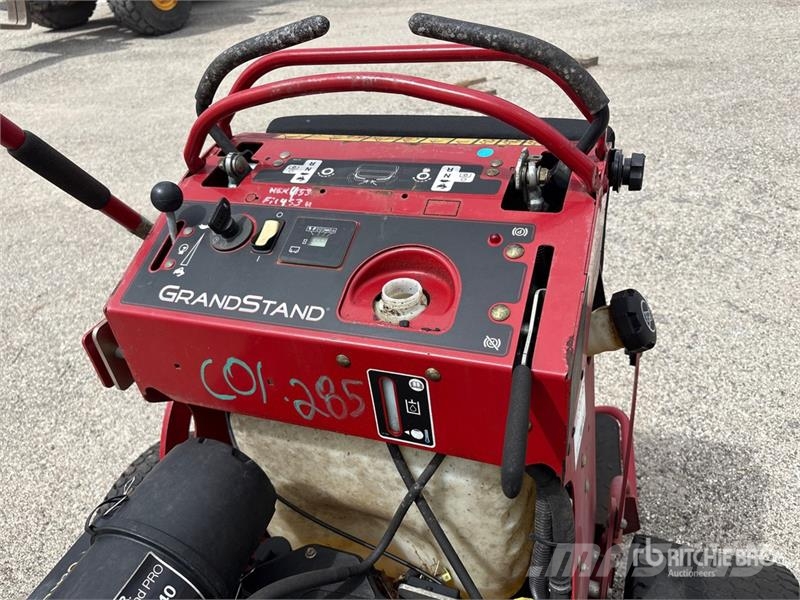Toro Grandstand Ride-On 52 in Lawn Mower Reitermäher