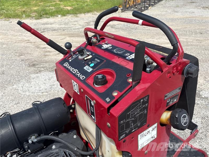 Toro Grandstand Stand-On 60 in Lawn Mower ركوب الحشائش