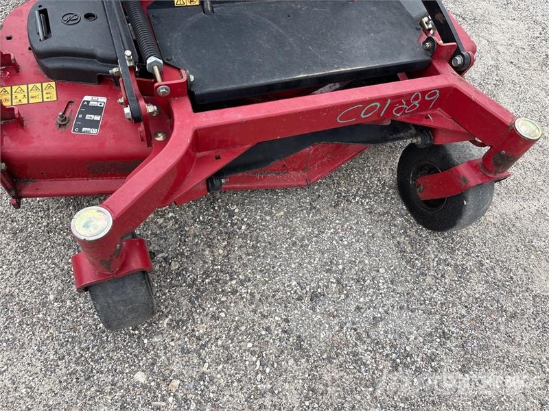 Toro Grandstand Stand-On 52 in Lawn Mower Vrtni traktor kosilnice