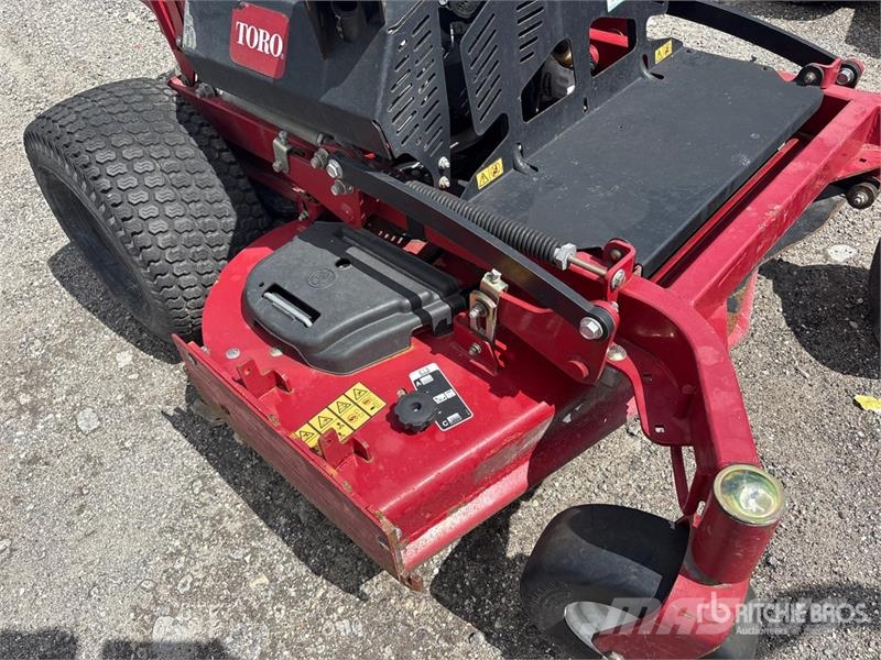 Toro Grandstand Stand-On 60 in Lawn Mower ركوب الحشائش
