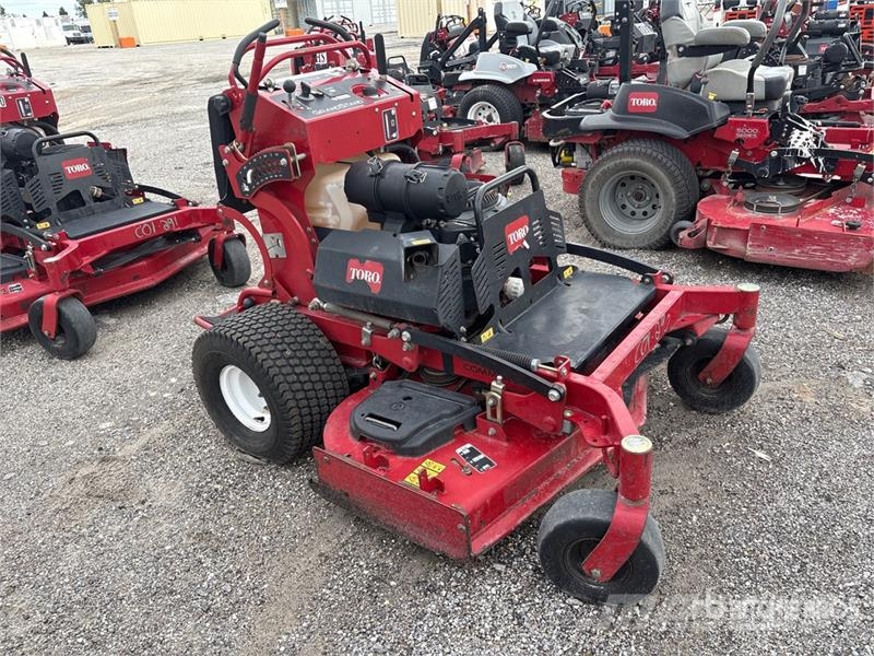 Toro Grandstand Stand-On 52 in Lawn Mower Åkgräsklippare