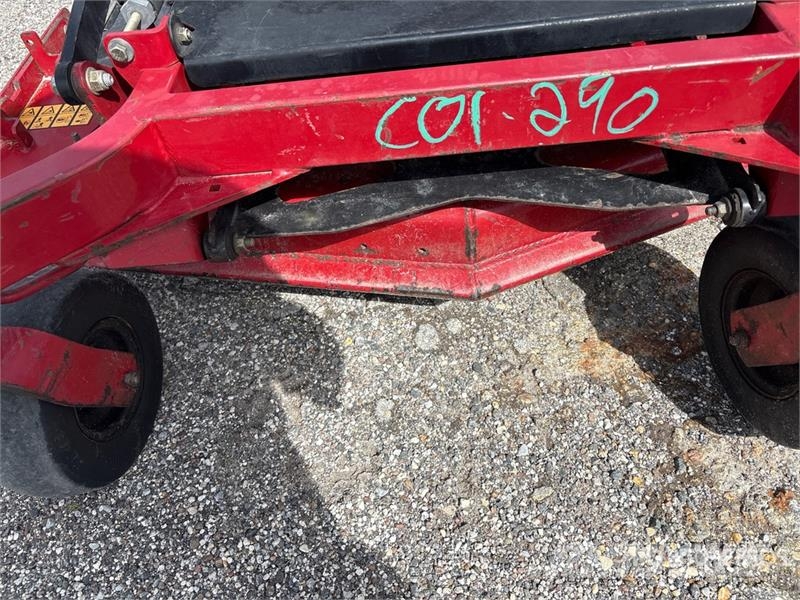 Toro Grandstand Stand-On 52 in Lawn Mower Åkgräsklippare