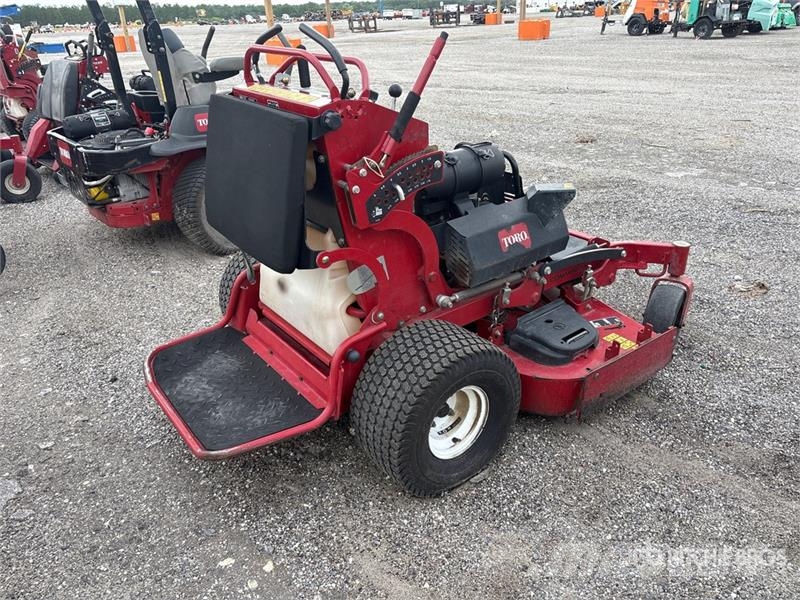 Toro Grandstand Stand-On 52 in Lawn Mower Åkgräsklippare