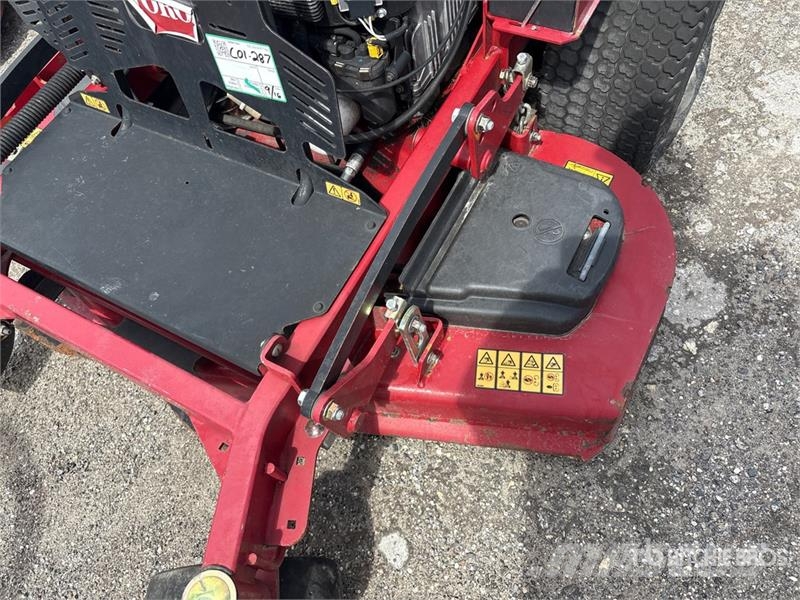 Toro Grandstand Stand-On 60 in Lawn Mower ركوب الحشائش