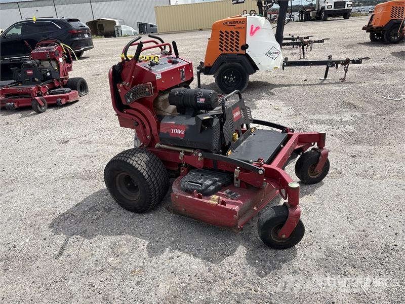 Toro Grandstand Stand-On 48 in Lawn Mower Vrtni traktor kosilnice