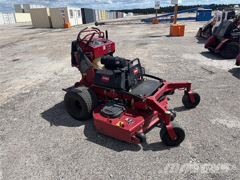 Toro Grandstand Stand-On 60 in Lawn Mower ركوب الحشائش