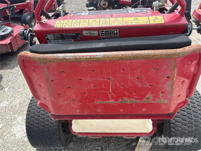 Toro Grandstand Stand-On 60 in Lawn Mower ركوب الحشائش