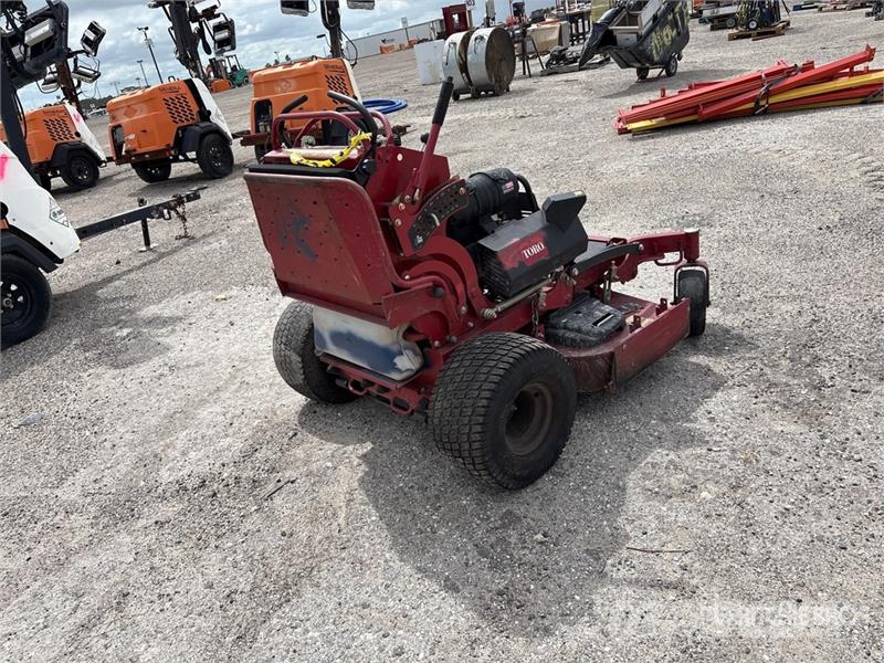 Toro Grandstand Stand-On 48 in Lawn Mower Vrtni traktor kosilnice