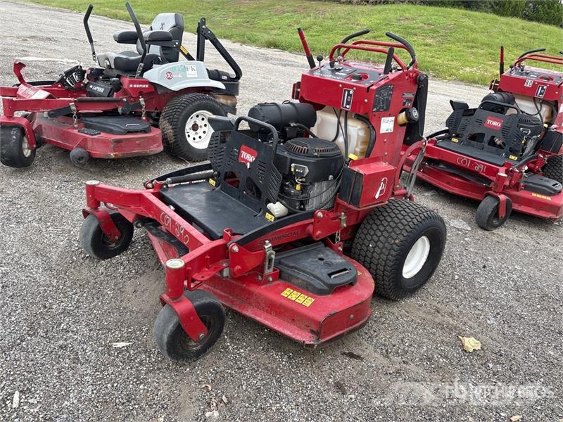 Toro Grandstand Stand-On 52 in Lawn Mower Åkgräsklippare