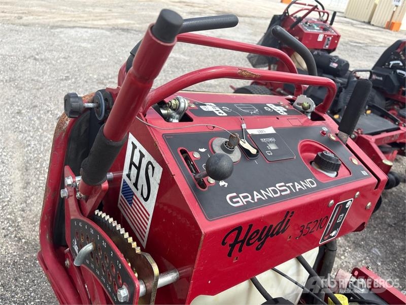Toro Grandstand Stand-On 60 in Lawn Mower ركوب الحشائش