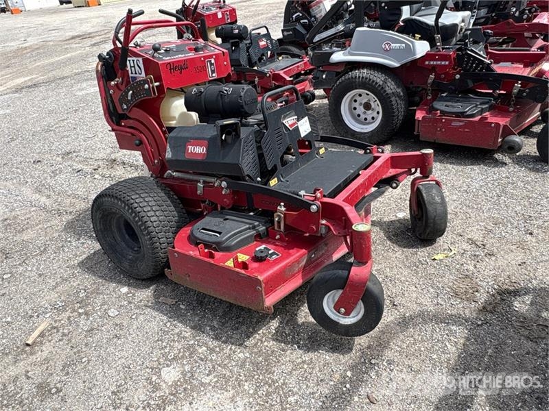 Toro Grandstand Stand-On 60 in Lawn Mower ركوب الحشائش