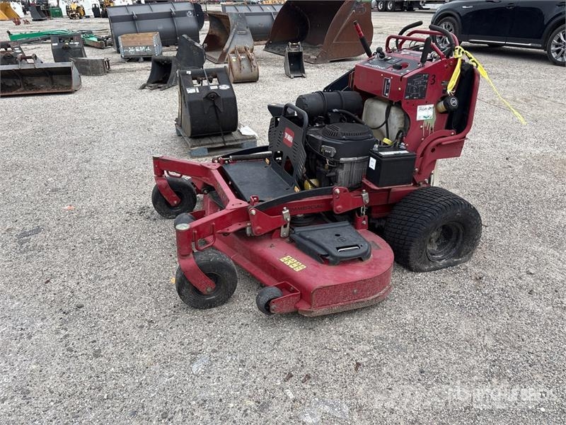 Toro Grandstand Stand-On 60 in Lawn Mower Vrtni traktor kosilnice