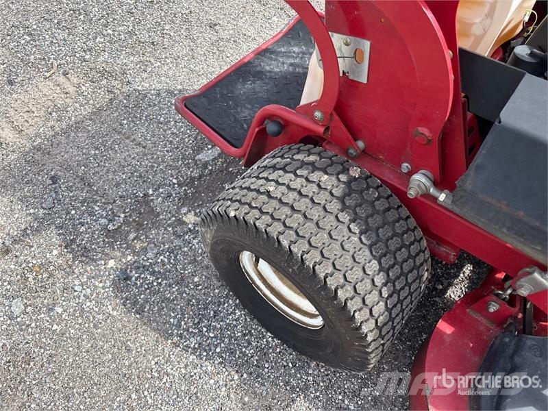 Toro Grandstand Stand-On 52 in Lawn Mower Åkgräsklippare