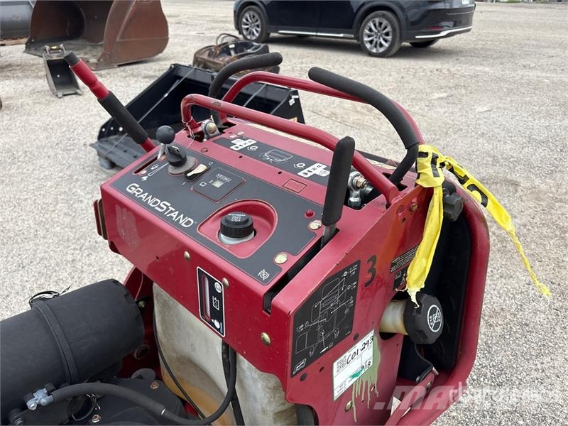 Toro Grandstand Stand-On 60 in Lawn Mower Vrtni traktor kosilnice