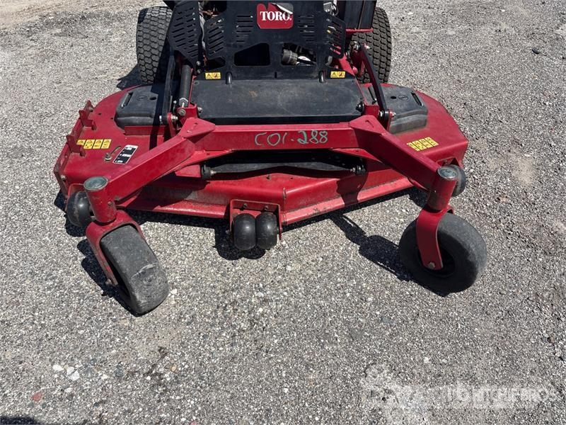Toro Grandstand Stand-On 60 in Lawn Mower ركوب الحشائش