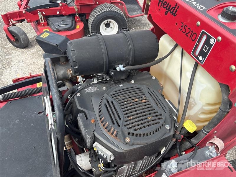 Toro Grandstand Stand-On 60 in Lawn Mower ركوب الحشائش
