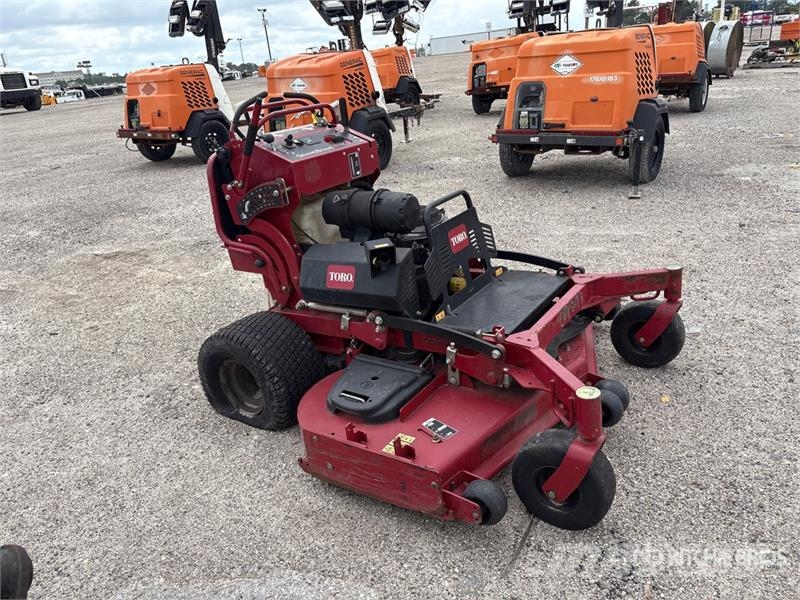 Toro Grandstand Stand-On 60 in Lawn Mower Vrtni traktor kosilnice
