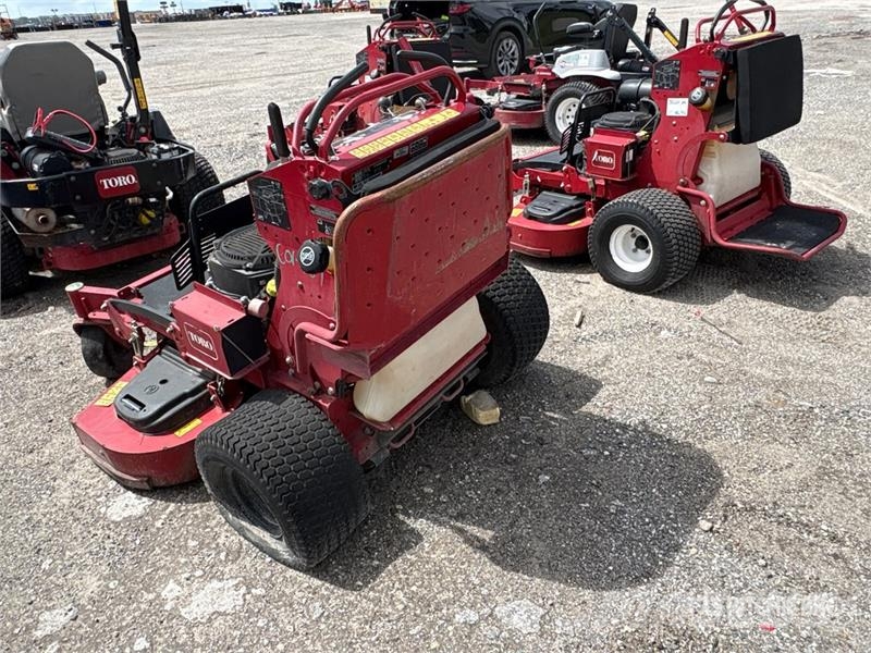 Toro Grandstand Stand-On 60 in Lawn Mower ركوب الحشائش