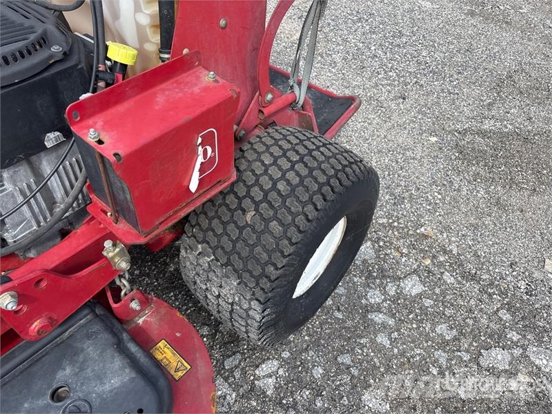 Toro Grandstand Stand-On 52 in Lawn Mower Åkgräsklippare