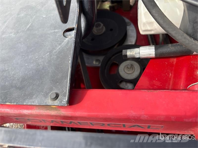 Toro Grandstand Stand-On 52 in Lawn Mower Åkgräsklippare