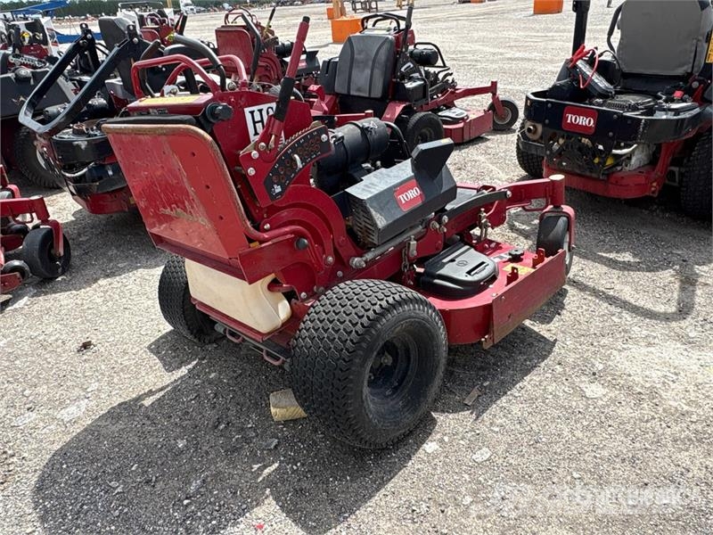 Toro Grandstand Stand-On 60 in Lawn Mower ركوب الحشائش
