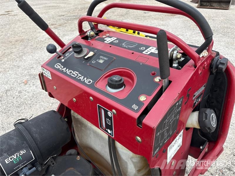 Toro Grandstand Stand-On 48 in Lawn Mower Vrtni traktor kosilnice