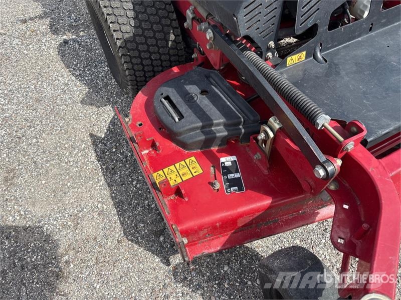 Toro Grandstand Stand-On 52 in Lawn Mower Åkgräsklippare